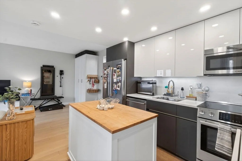 932 Broadway St, Chelsea