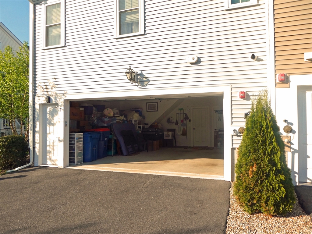 26 Daisy Ln, Plymouth