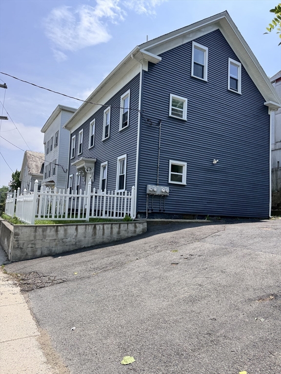 286 Kimball St, Fitchburg