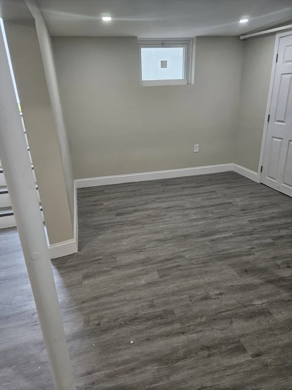 65 Oakland, Oak Square