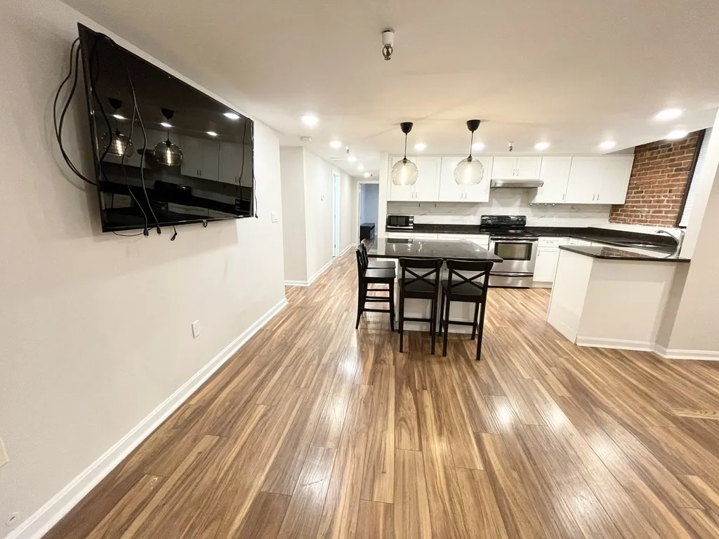 39 Hemenway St, Boston