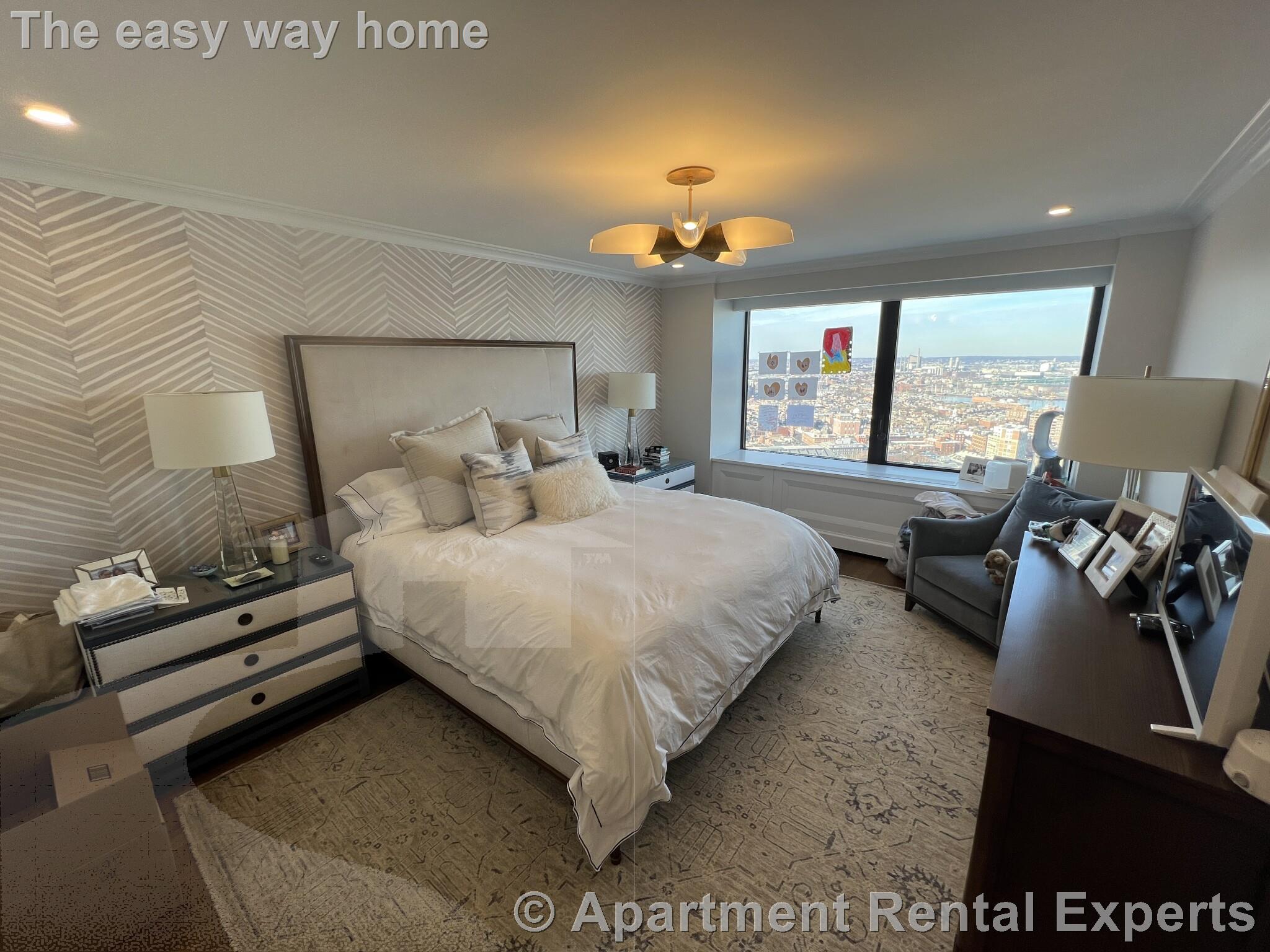 85 East India Row, Downtown