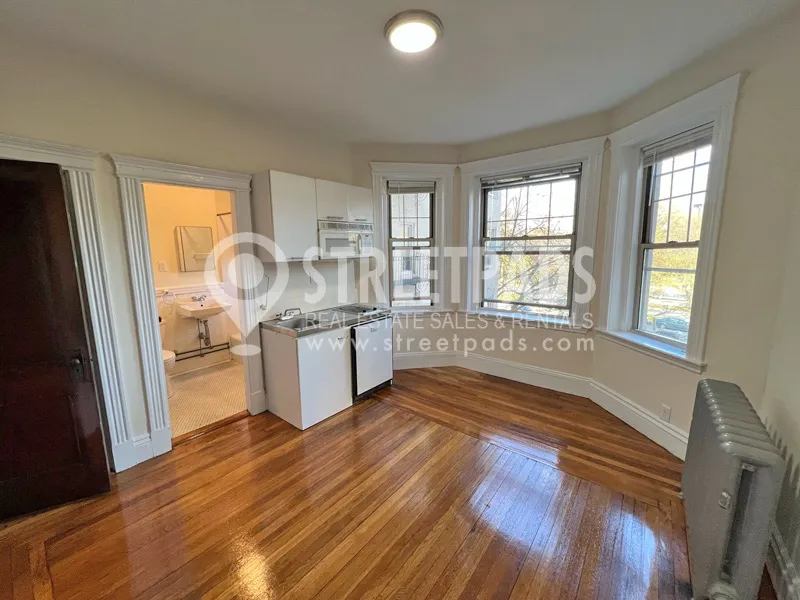 27 Park Dr, Fenway