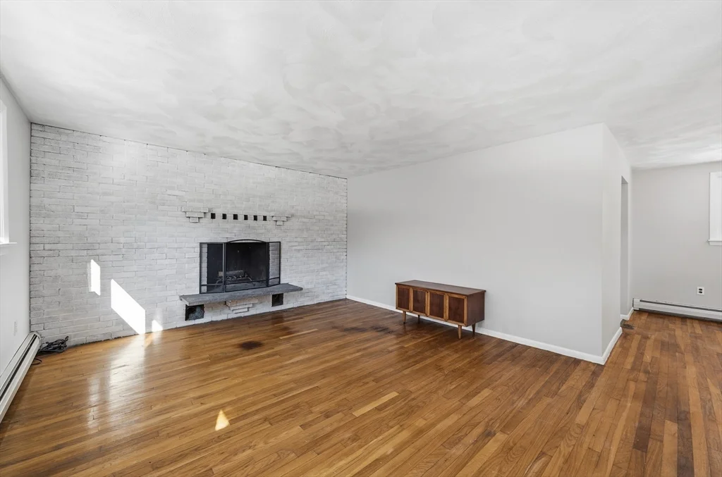 43 Little John Dr, Billerica