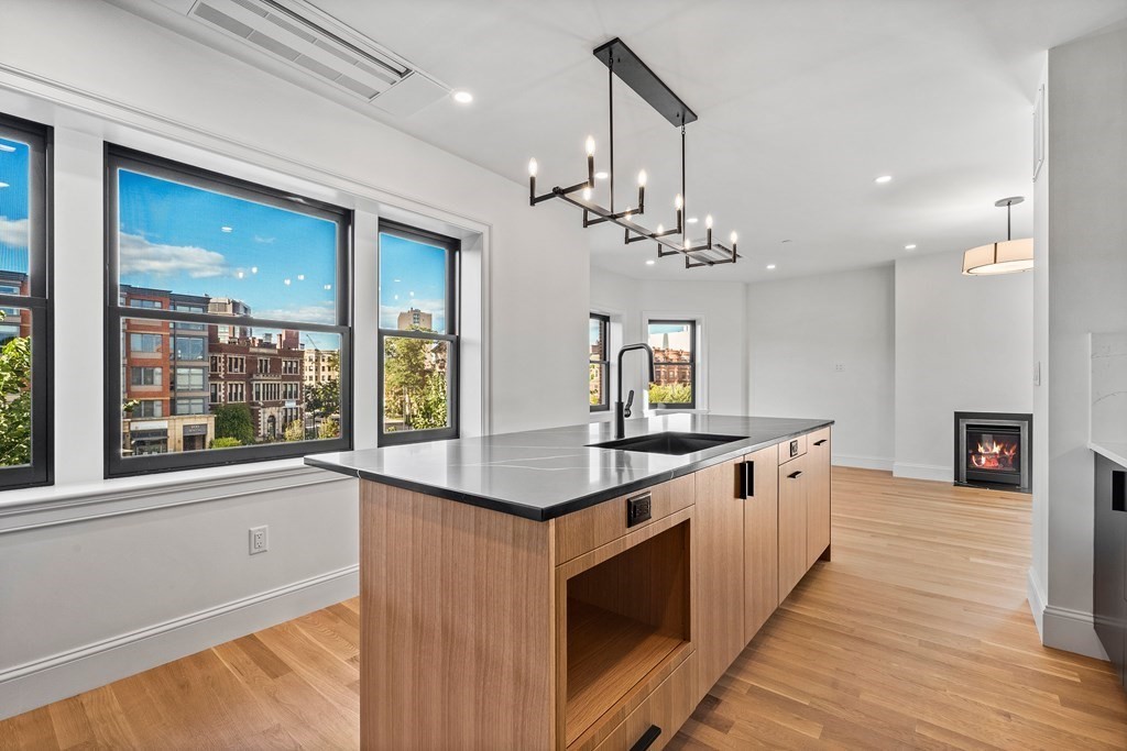 903 Beacon St, Back Bay