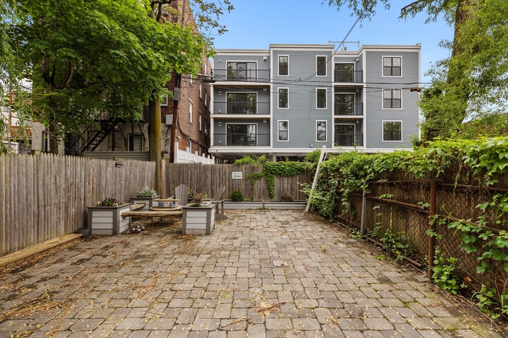 80 Everett St, East Boston