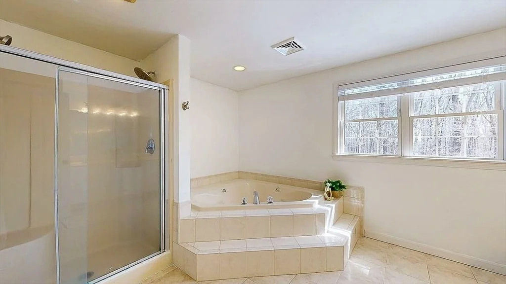 12 Coldbrook Rd, Millbury