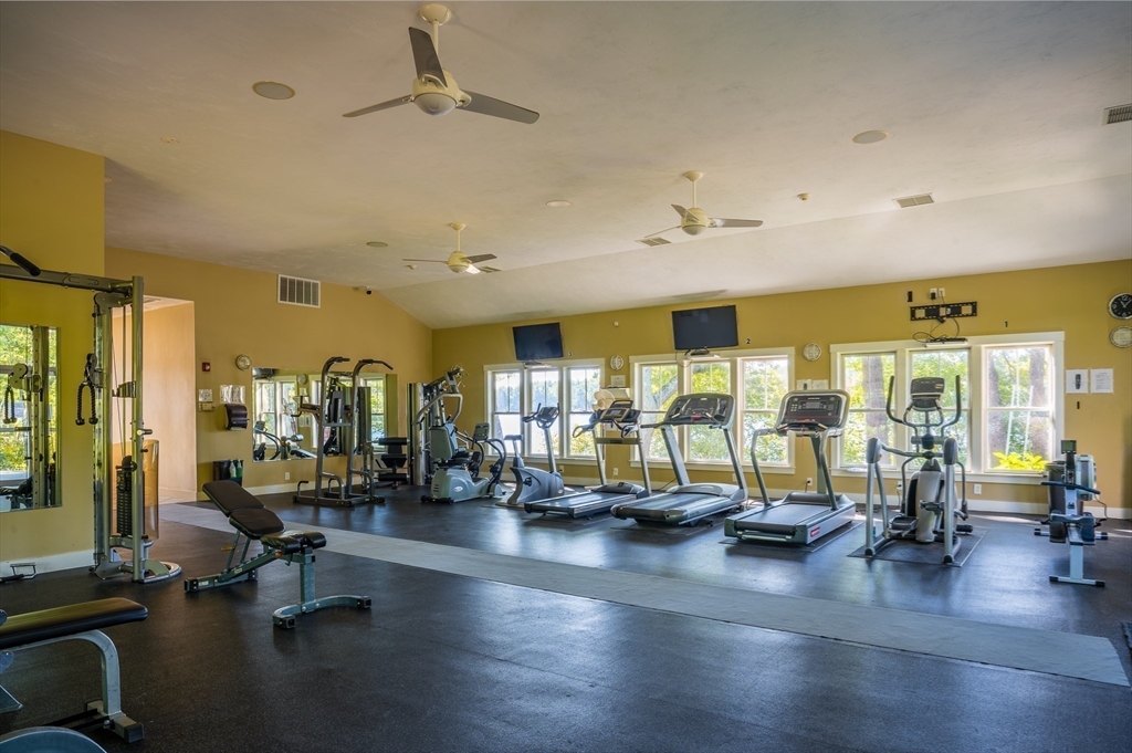 23 Fox Run, Westford