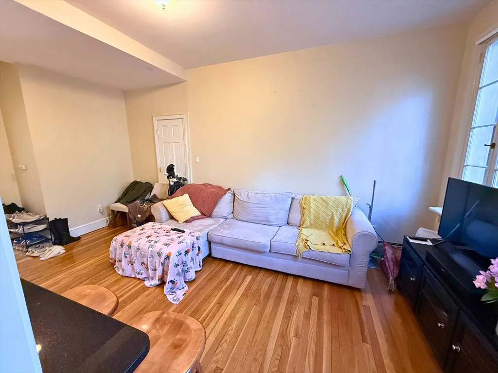 97 West Cedar St, Beacon Hill