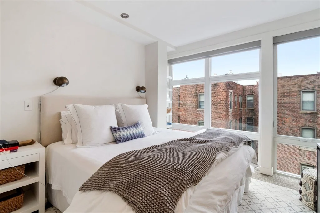 900 Beacon St, Fenway