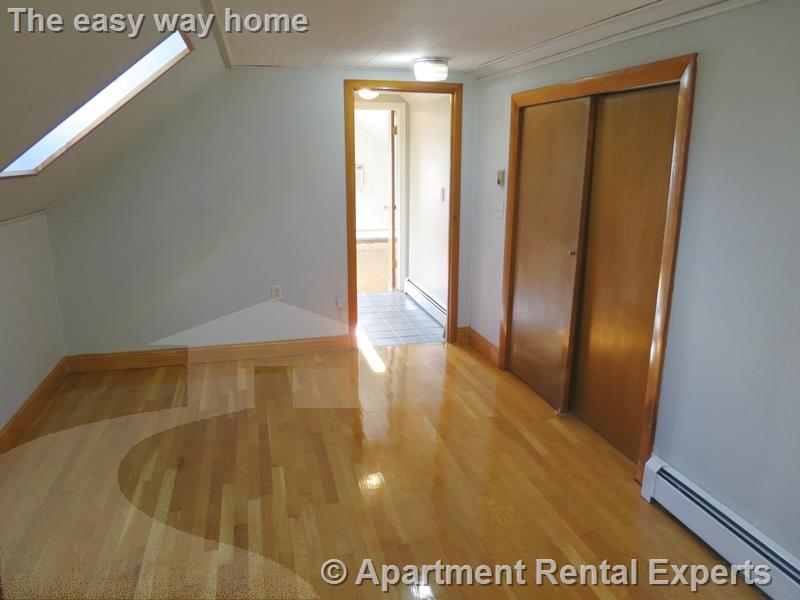 38 Sterling St, Tufts