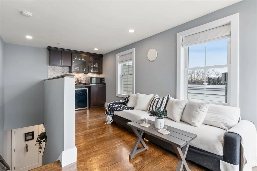 12 Mohawk St, South Boston