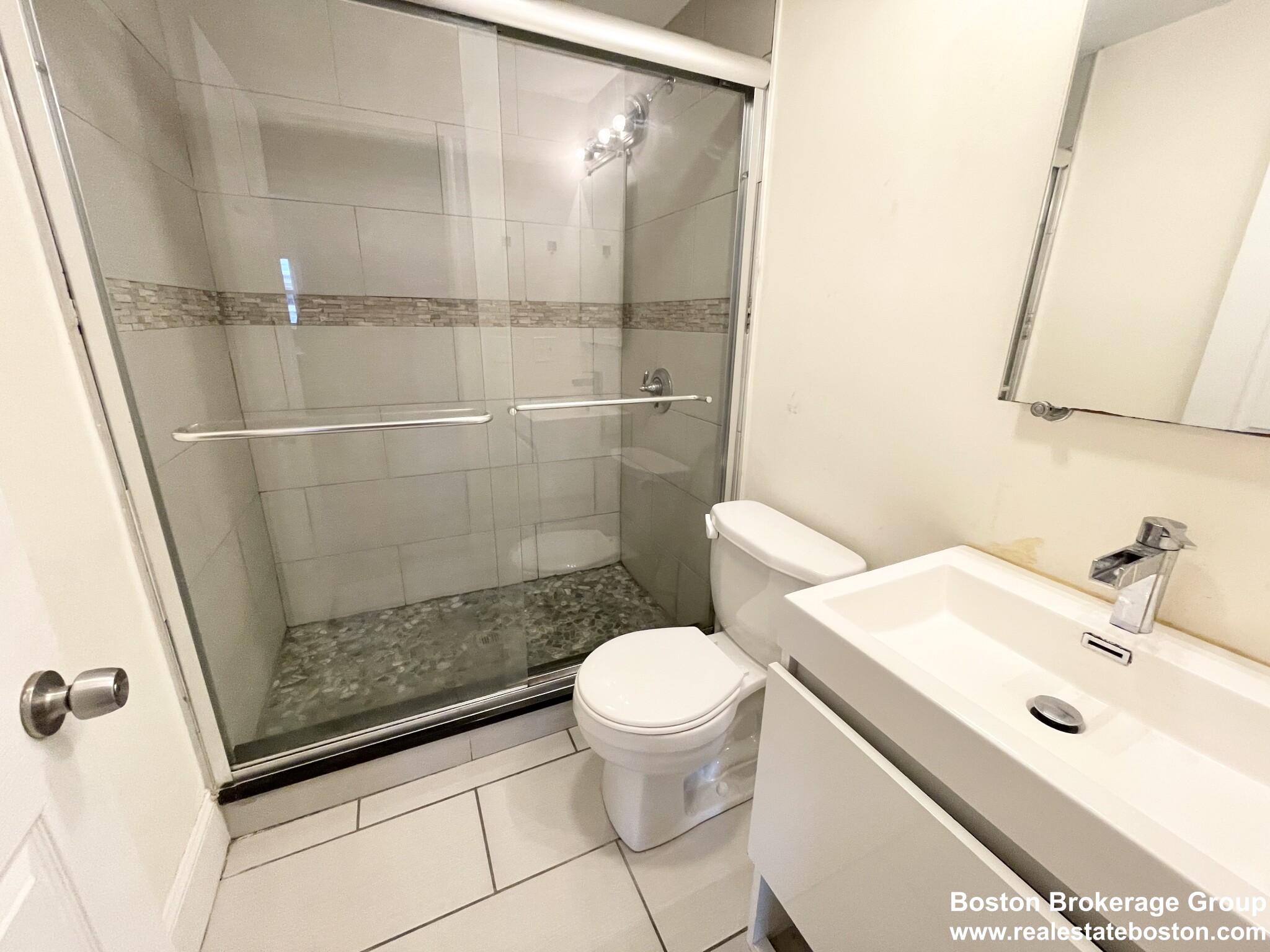 15 Sunset St, Mission Hill