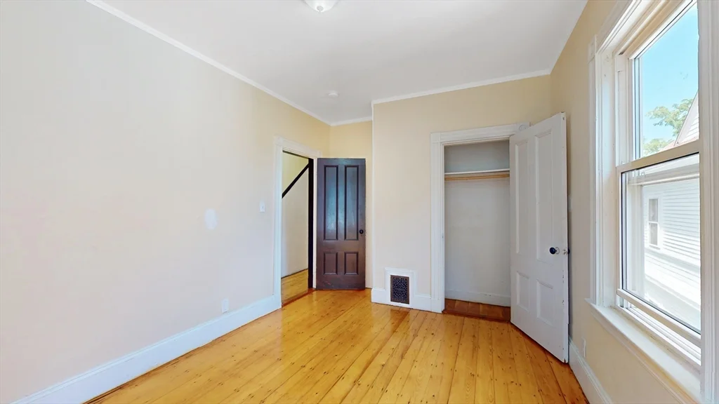32 Thornton St, Roxbury