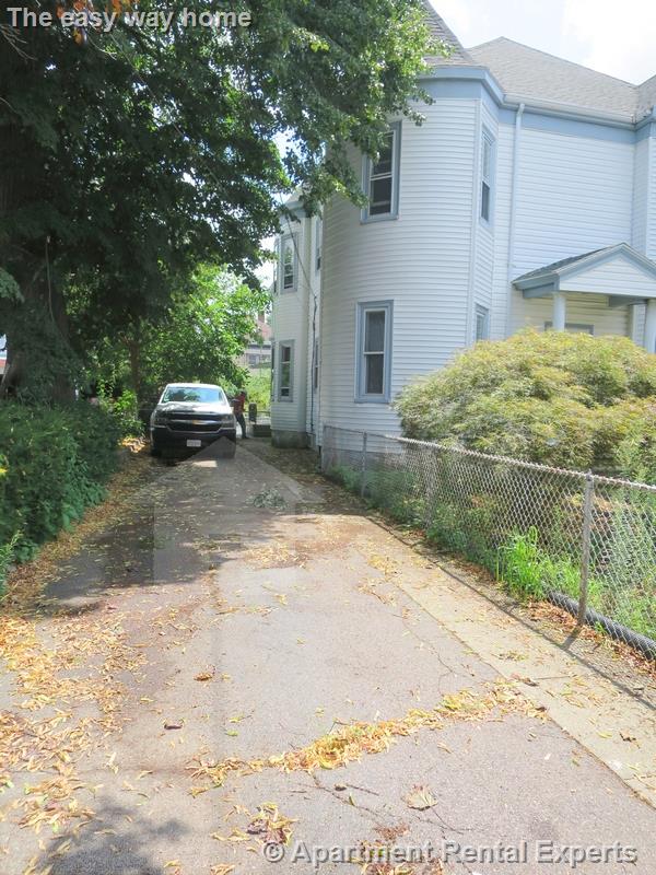 252 Harvard St, Tufts