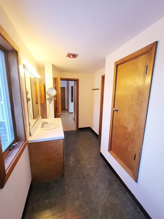 46 Long Hill Rd, Groton