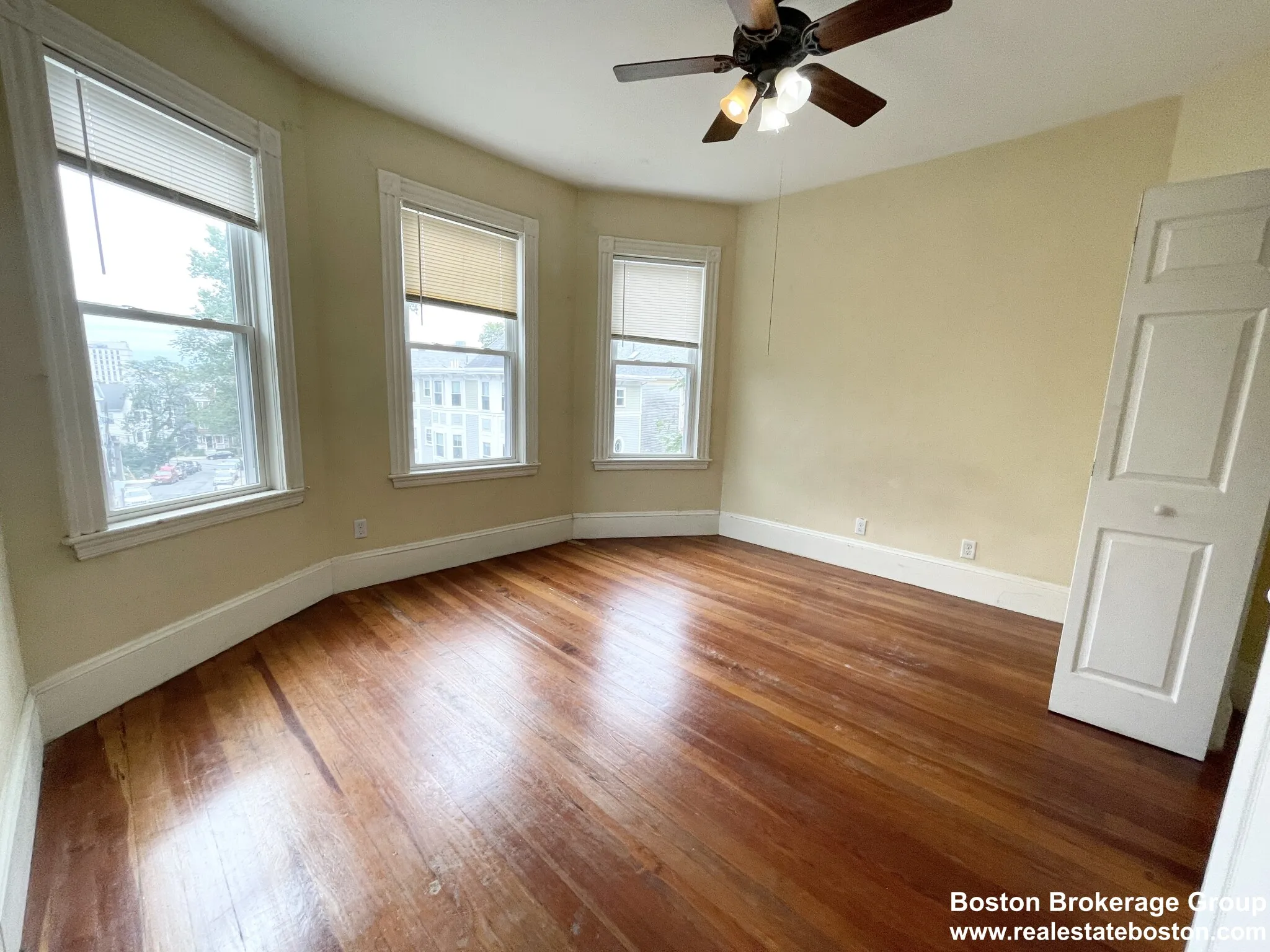 114 Hillside St, Mission Hill