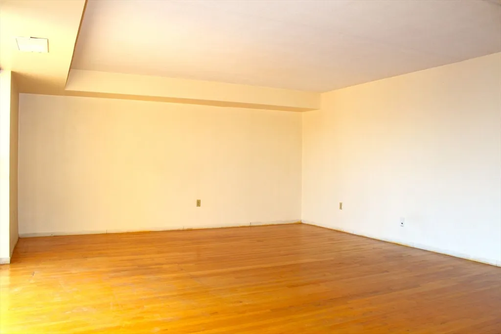 1243 Beacon St, Coolidge Corner