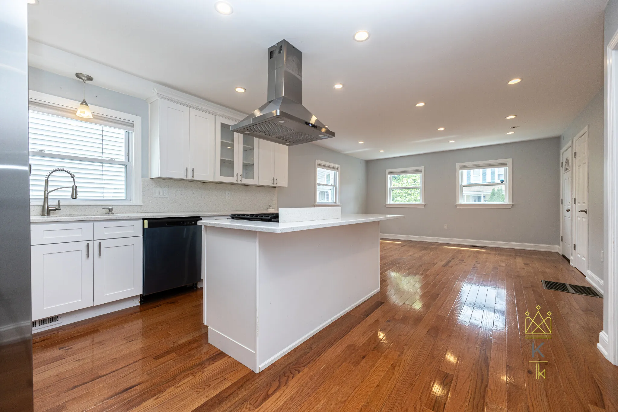 1495 Hyde Park Ave, Hyde Park