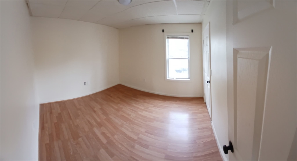 1909 North Main St, Fall River