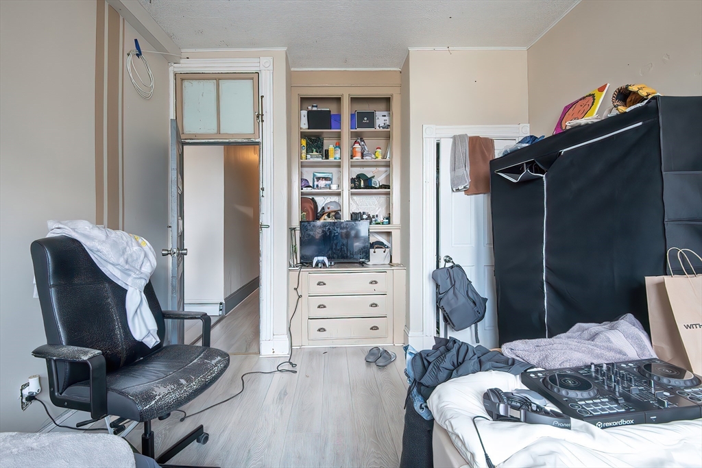 5 Linden St, Allston