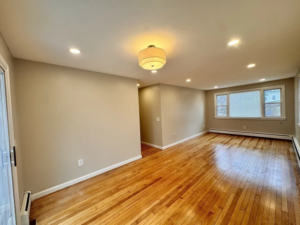 34 Gates Ln, Worcester