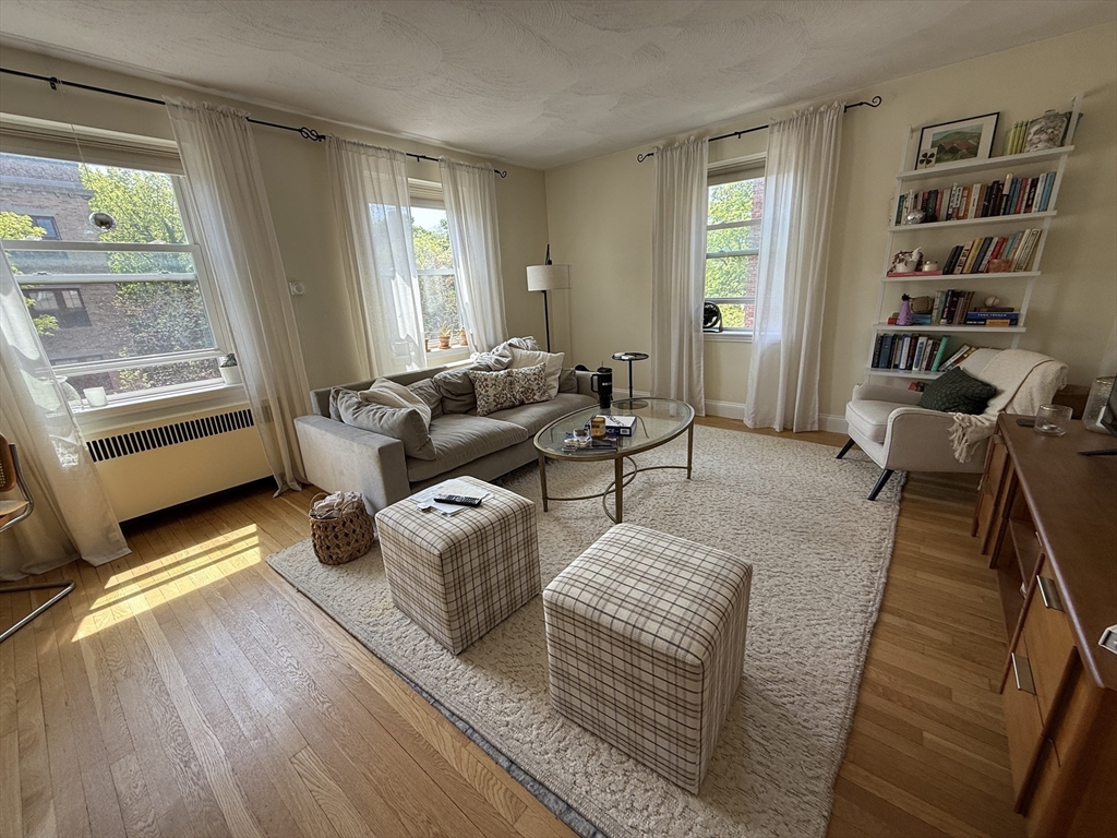 395 Broadway, Mid-Cambridge