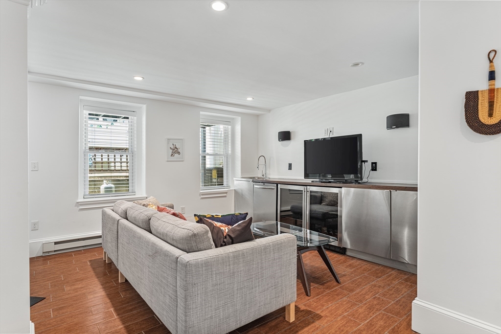 17 Atlantic St, South Boston