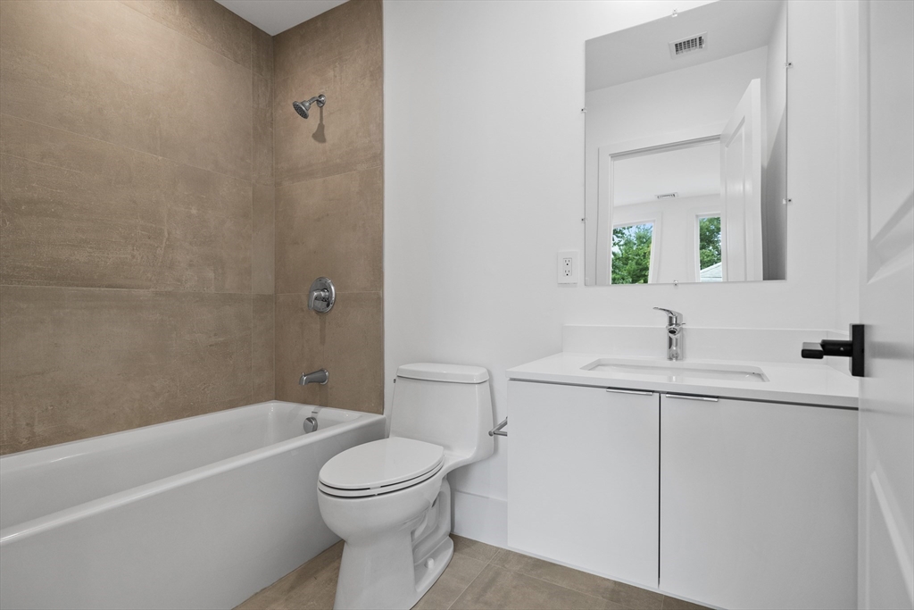 264 Lagrange St, Chestnut Hill