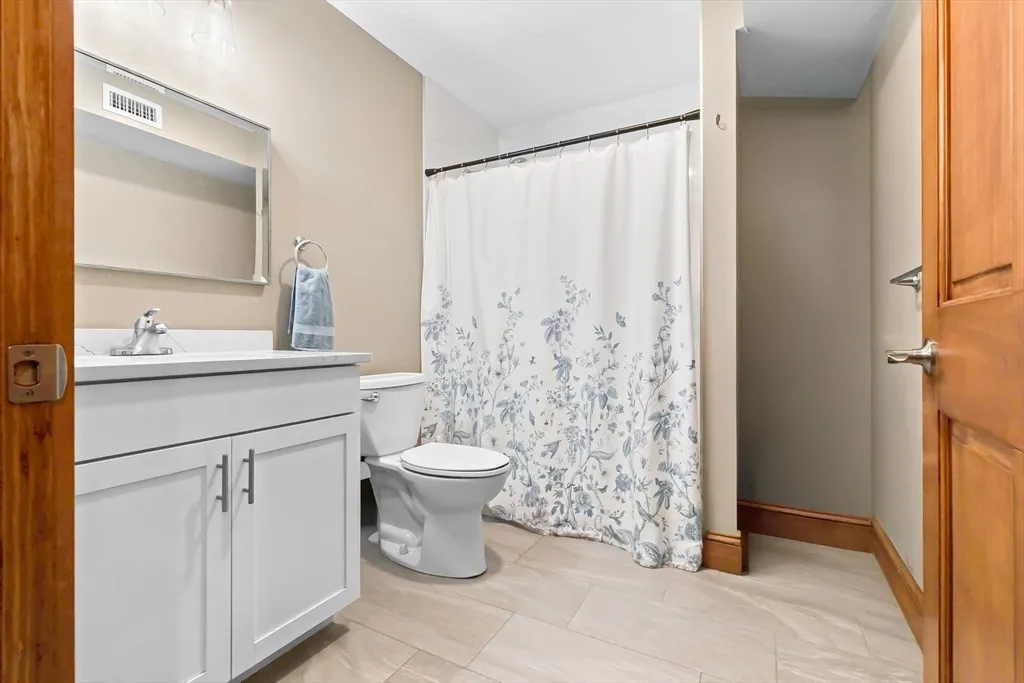 44 Maple St, Danvers Center