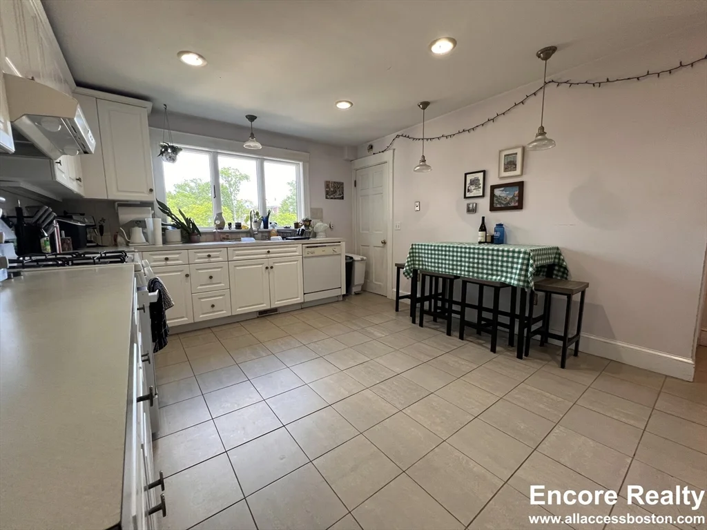 9 Kenwood St, North Brookline