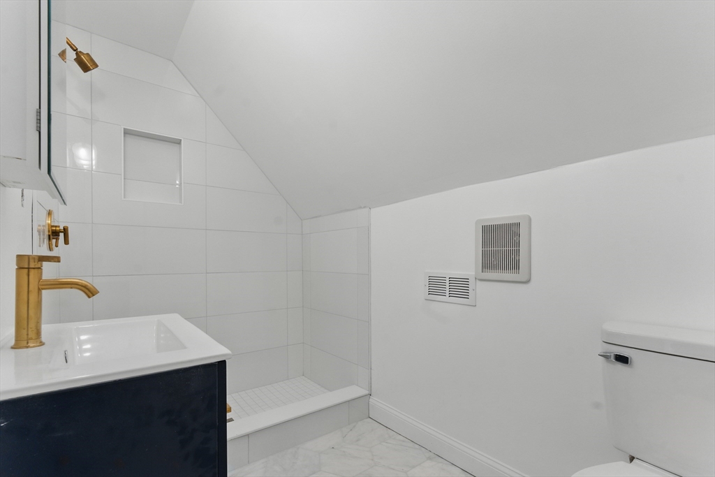 80 Shirley St, Winthrop