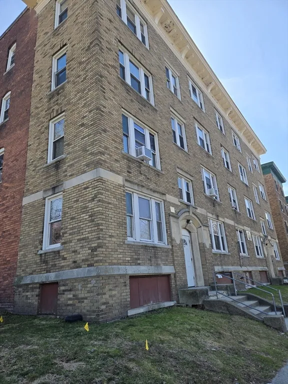 240 Locust St, Springfield