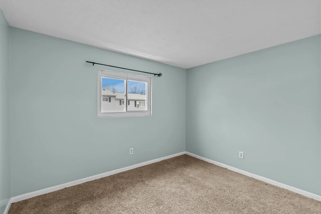 5455 N Main St, Fall River