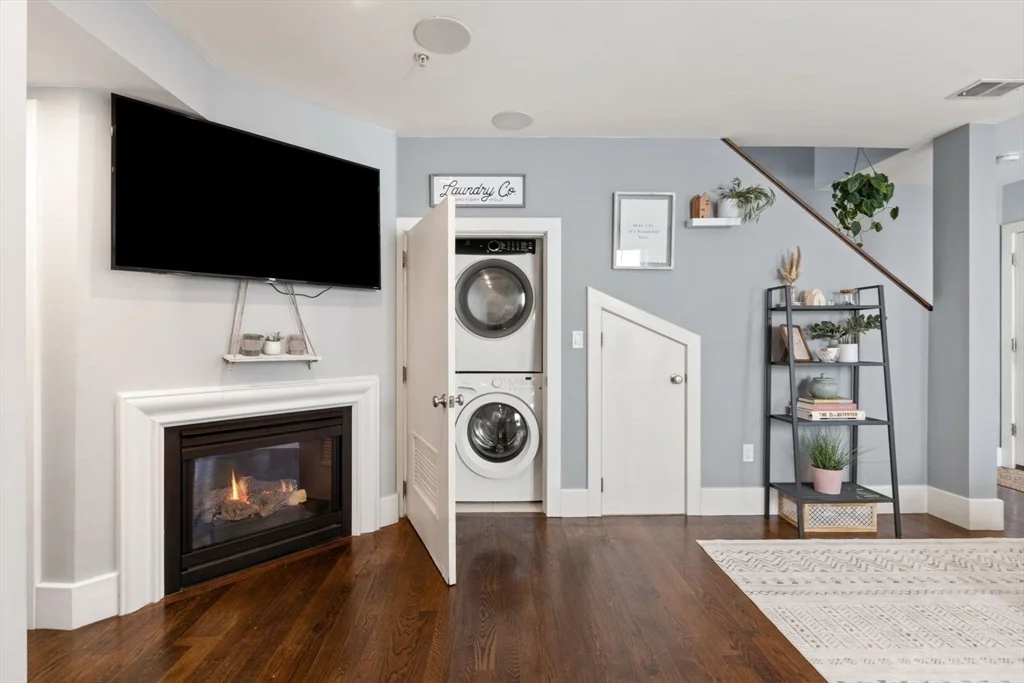 12 Mohawk St, South Boston