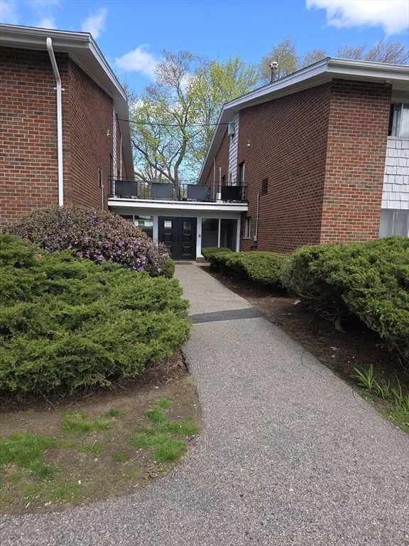 55 David Ter, Norwood