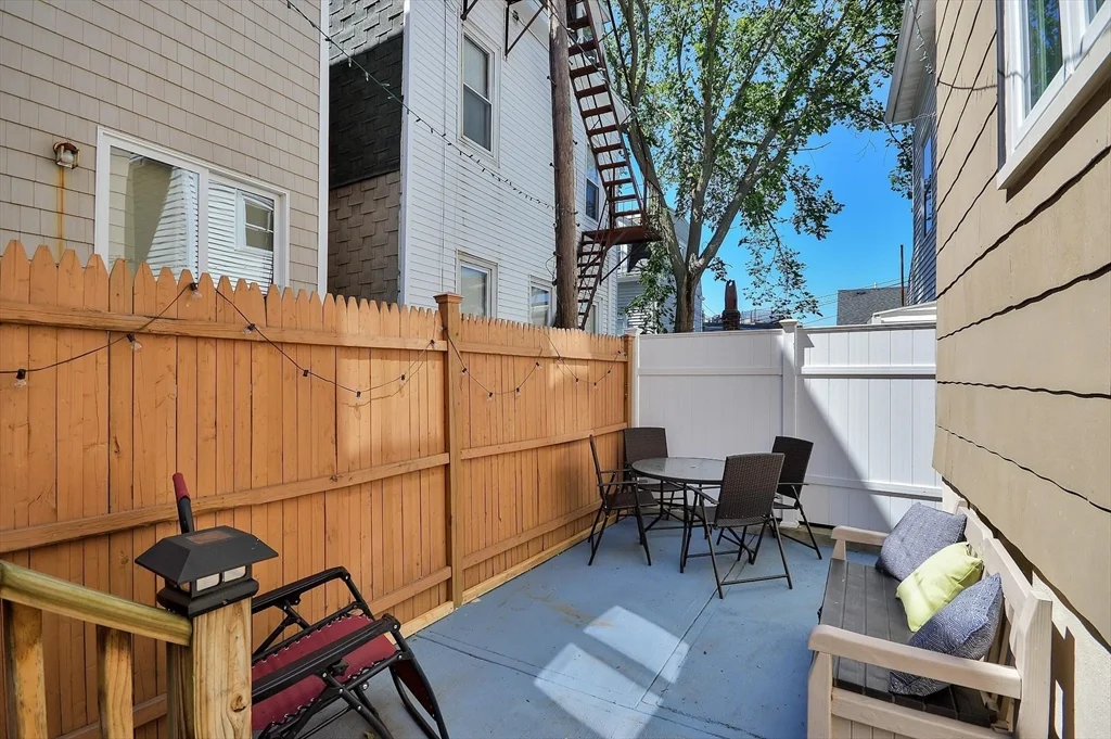 9 Atlantic St, South Boston