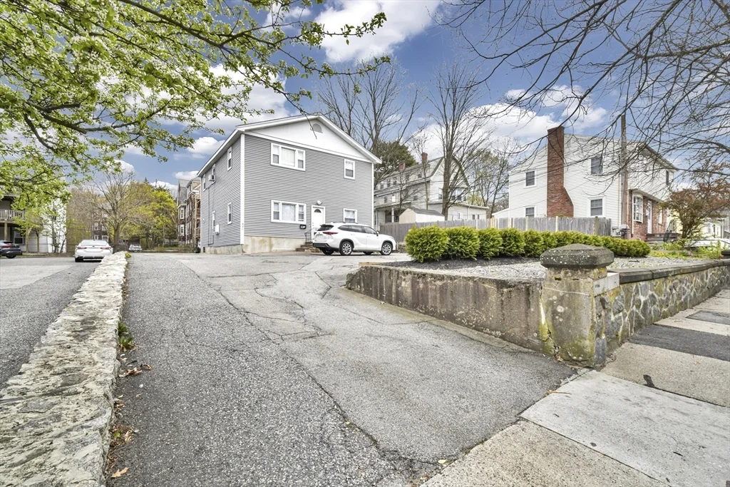 192 Fairmount Ave, Hyde Park
