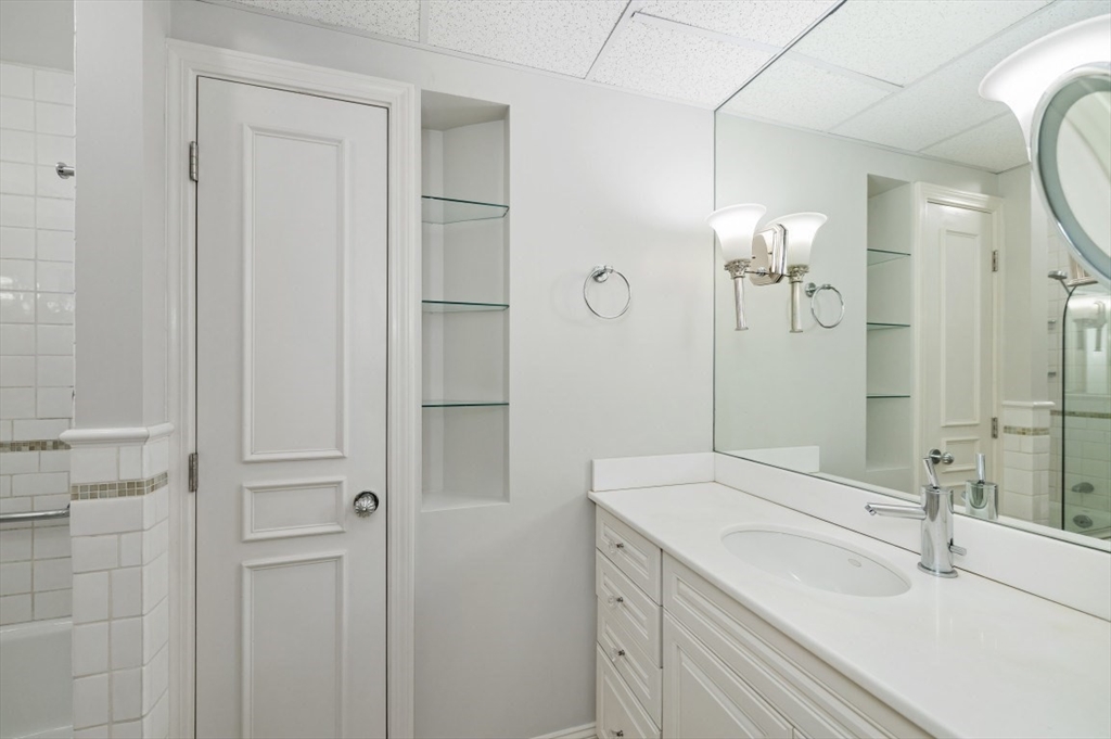 290 Commonwealth Ave, Back Bay