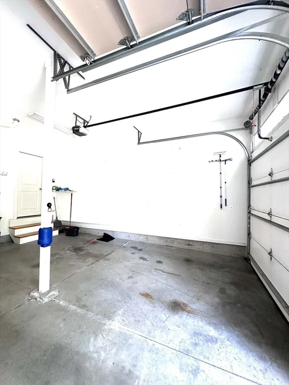 92 Johnson Woods Dr, Reading