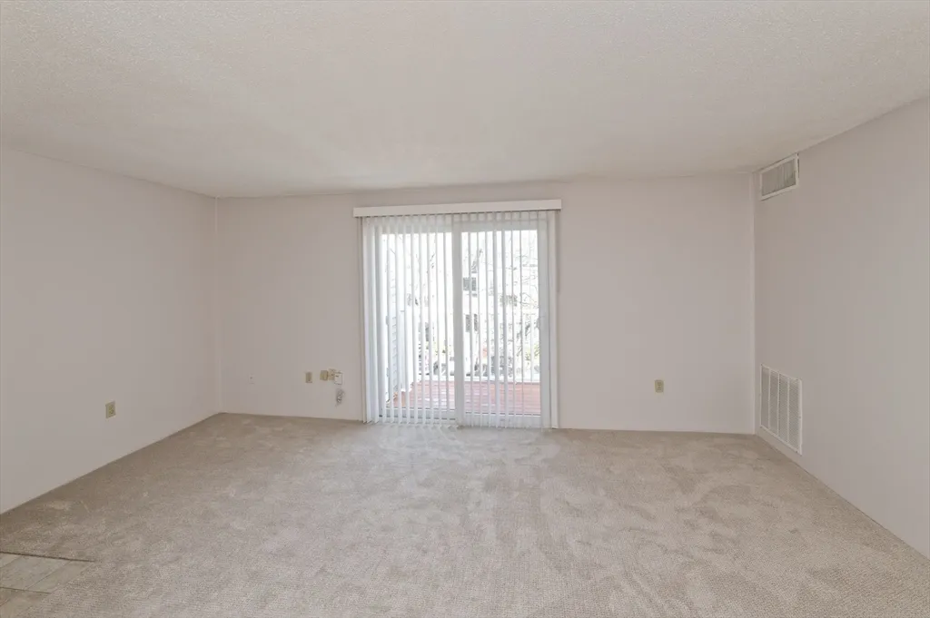 3 Post Oak Ln, Natick