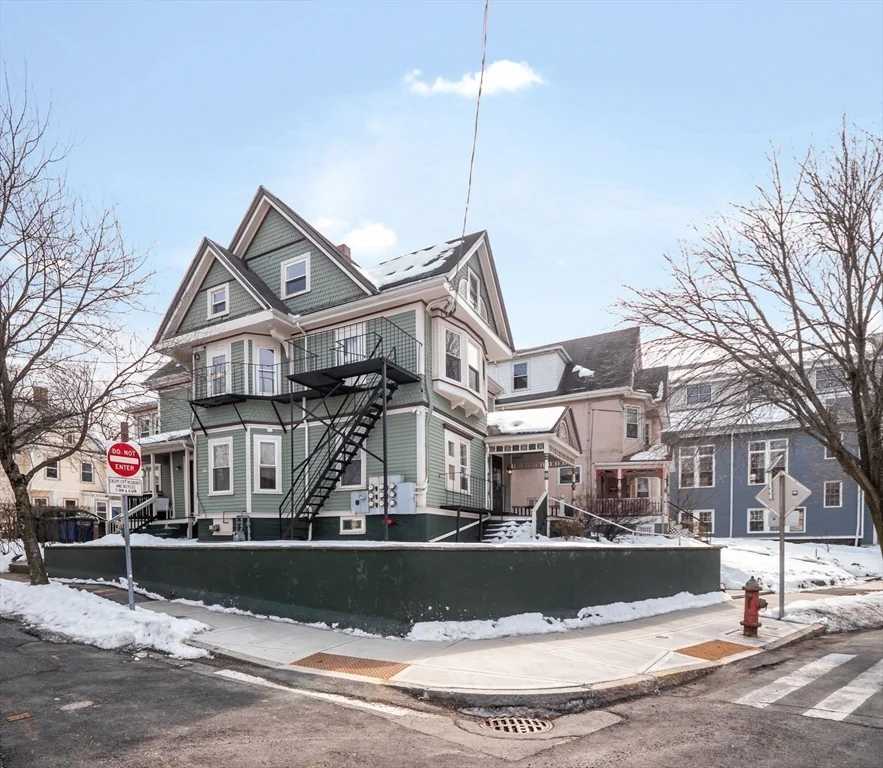 97 College Ave, Powder House Square