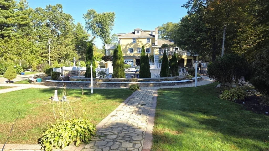 85 Burlingame, Charlton