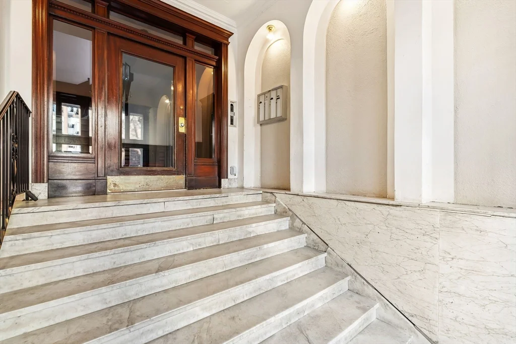 25 Stearns Rd, Coolidge Corner