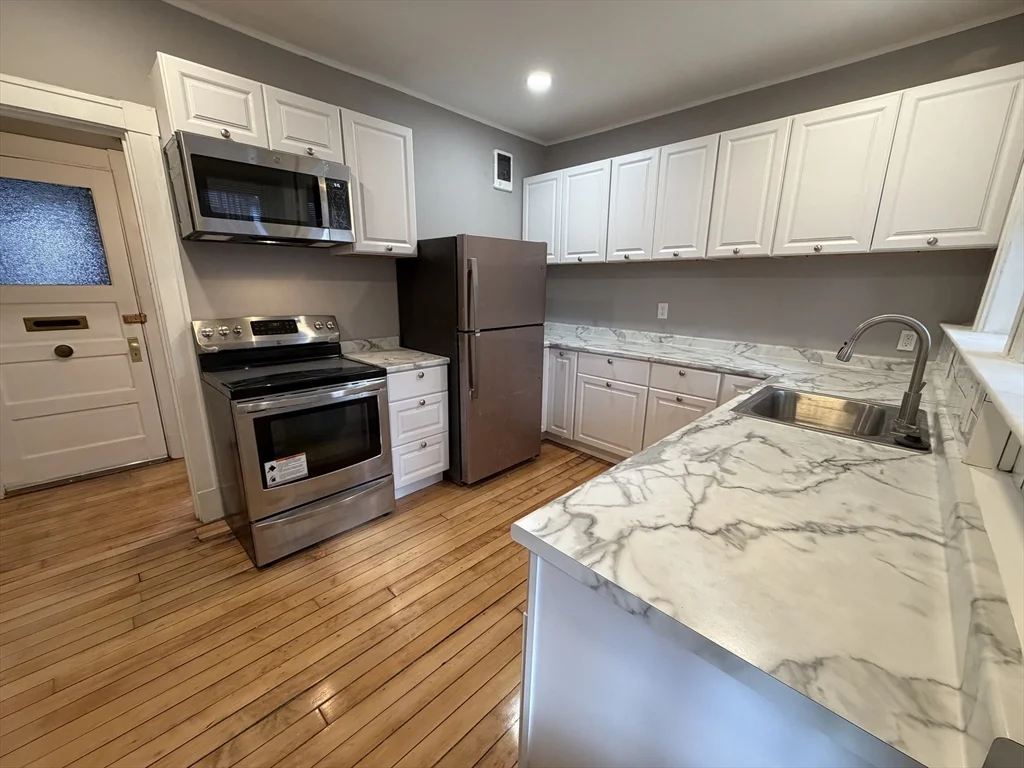 15 Lynde St, Salem