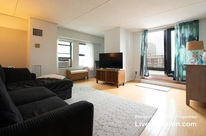 108 Peterborough St, Fenway