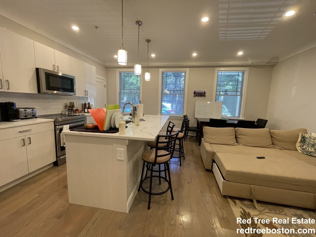 9 Mansfield St, Allston