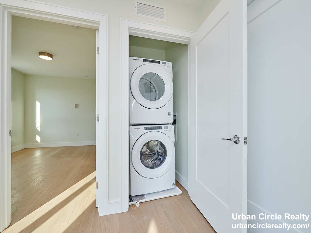 301 Border St, Central Square