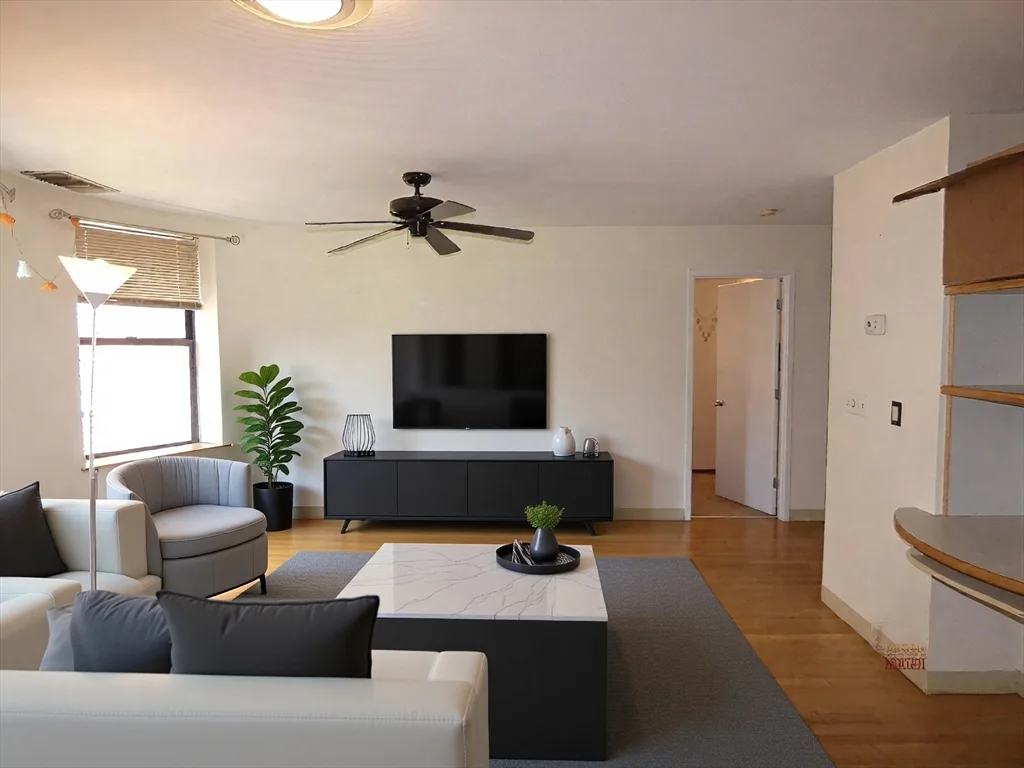 84 Gainsborough St, Fenway