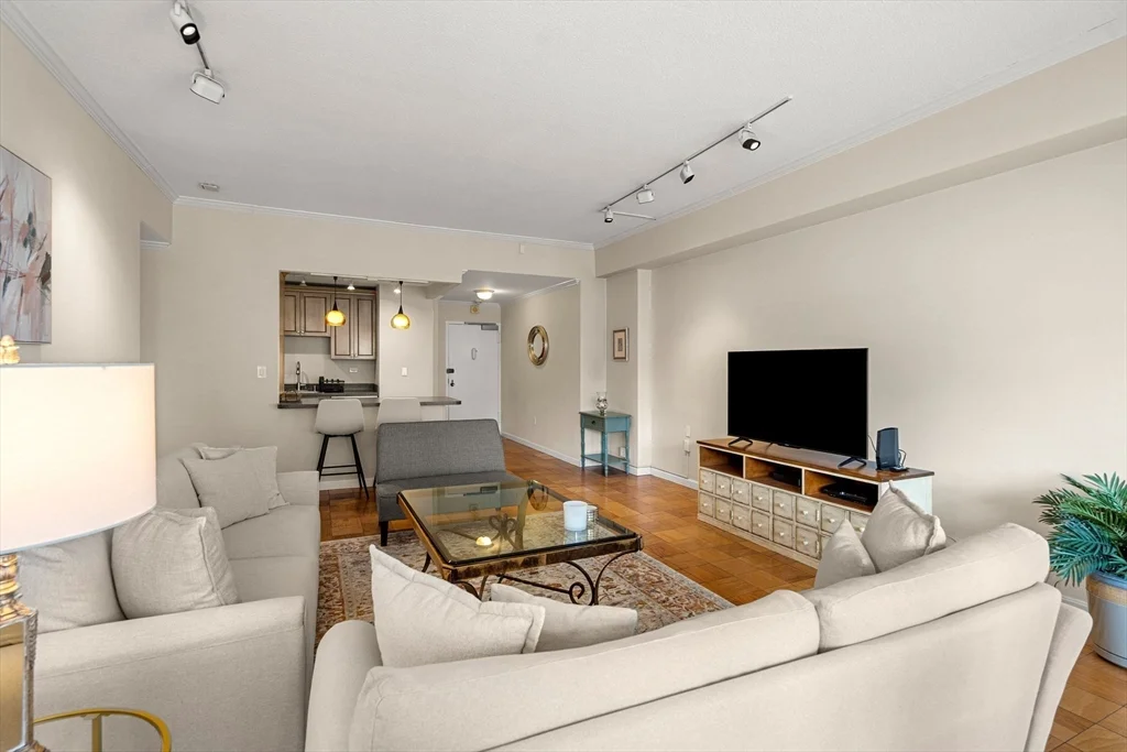 2 Hawthorne, West End